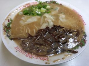 貴龍軒　ワンタン麺