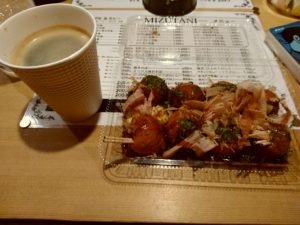 CAFE&カレー MIZUTANI　カプチーノ　たこ焼き