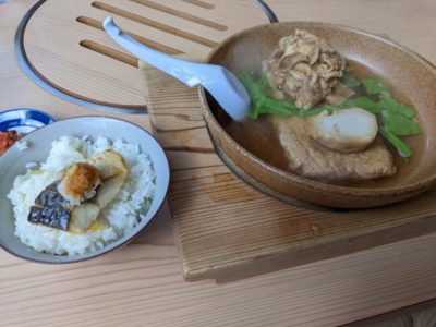 肉豆腐しげ子　駅南　肉豆腐と生姜ご飯