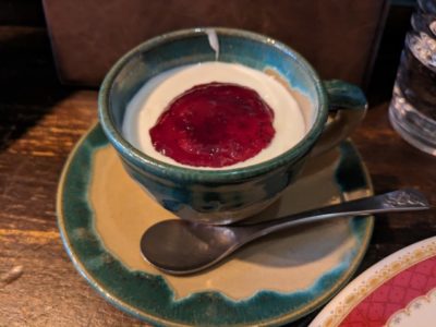 喫茶 寛乃(ゆたかの)-yutakano-　自家製ヨーグルト　ブルーベリージャム