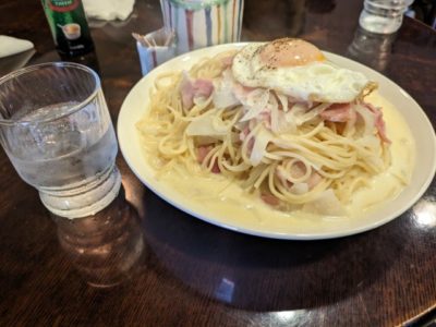 ラ・フォーレ　クリームスープスパゲティ　大盛り　お冷グラス