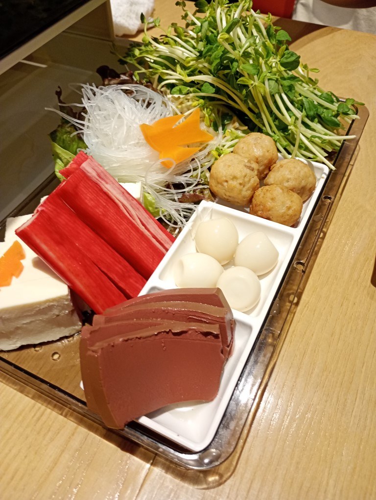 大博多中華街 筑紫口 カニカマ 肉団子