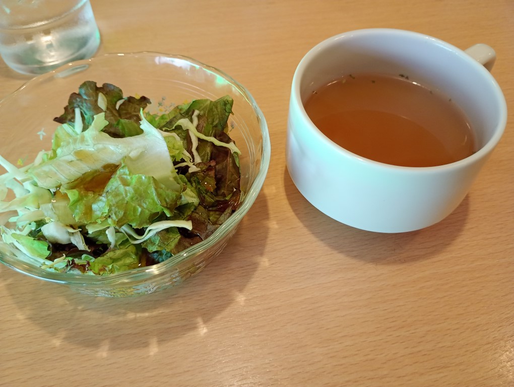 カフェ・ヴェール　呉服町　サラダ　コンソメスープ
