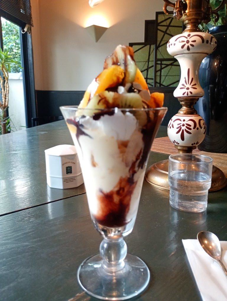 川端商店街　奈多里　チョコパフェ