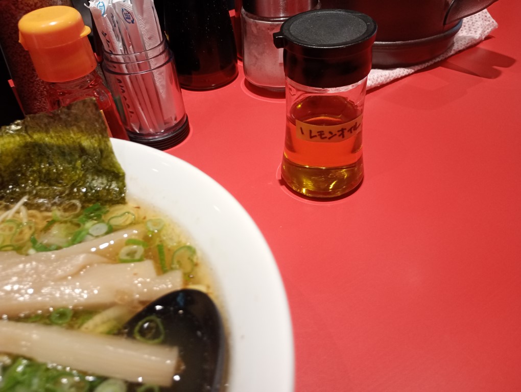 ラーメン博魂　博多駅地下街　レモンオイル