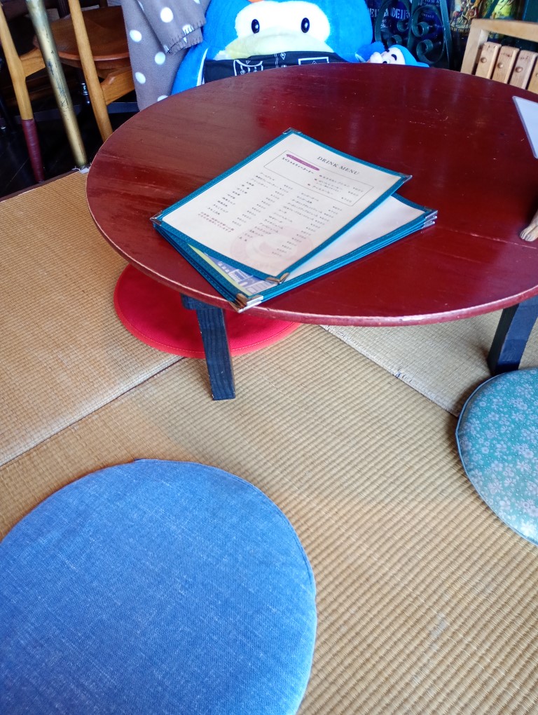 おまめ 清川 店内 小上がり