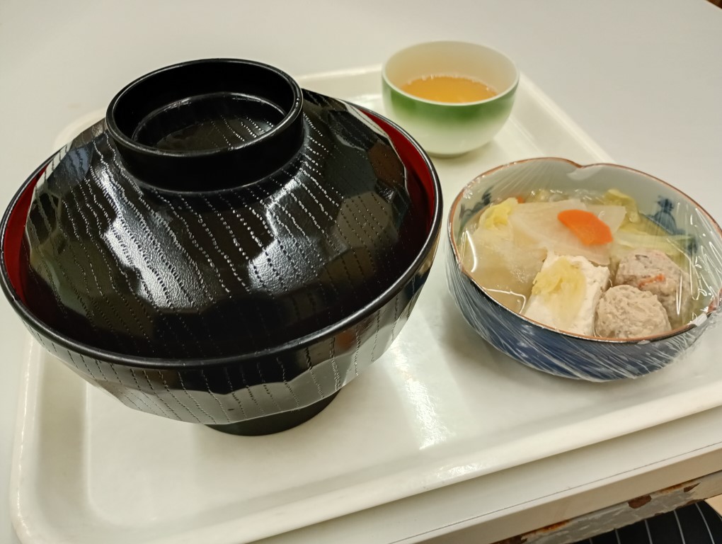 早良警察署 藤崎 食堂内 お惣菜 カツ丼 蓋付き 鶏団子スープ