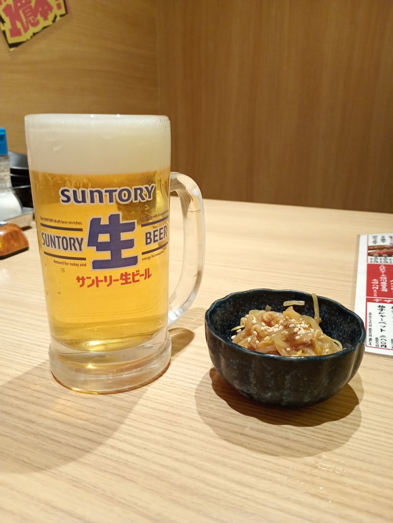 串とメシにはサケキタル。小倉駅店 ビール お通し