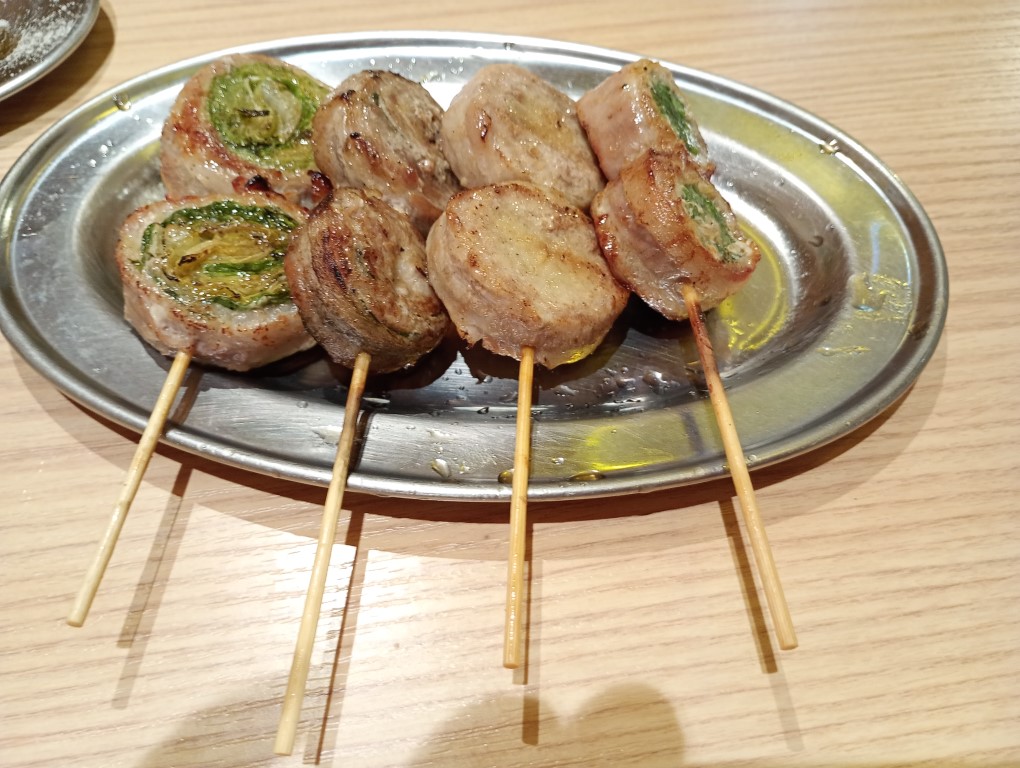 串とメシにはサケキタル。小倉駅店 串