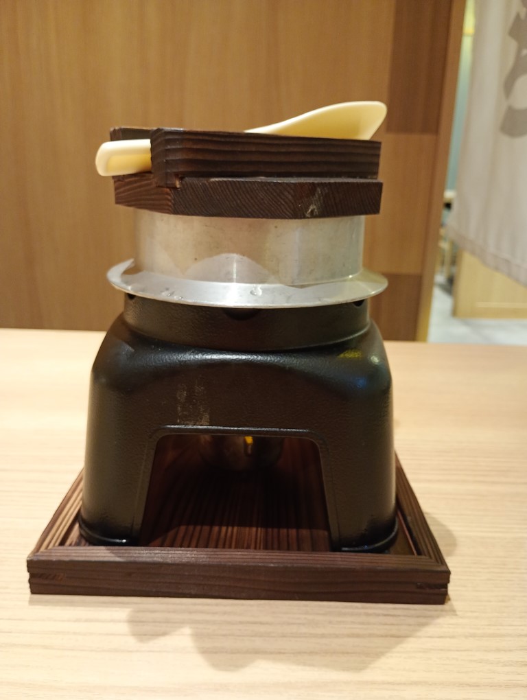 串とメシにはサケキタル。小倉駅店 釜飯