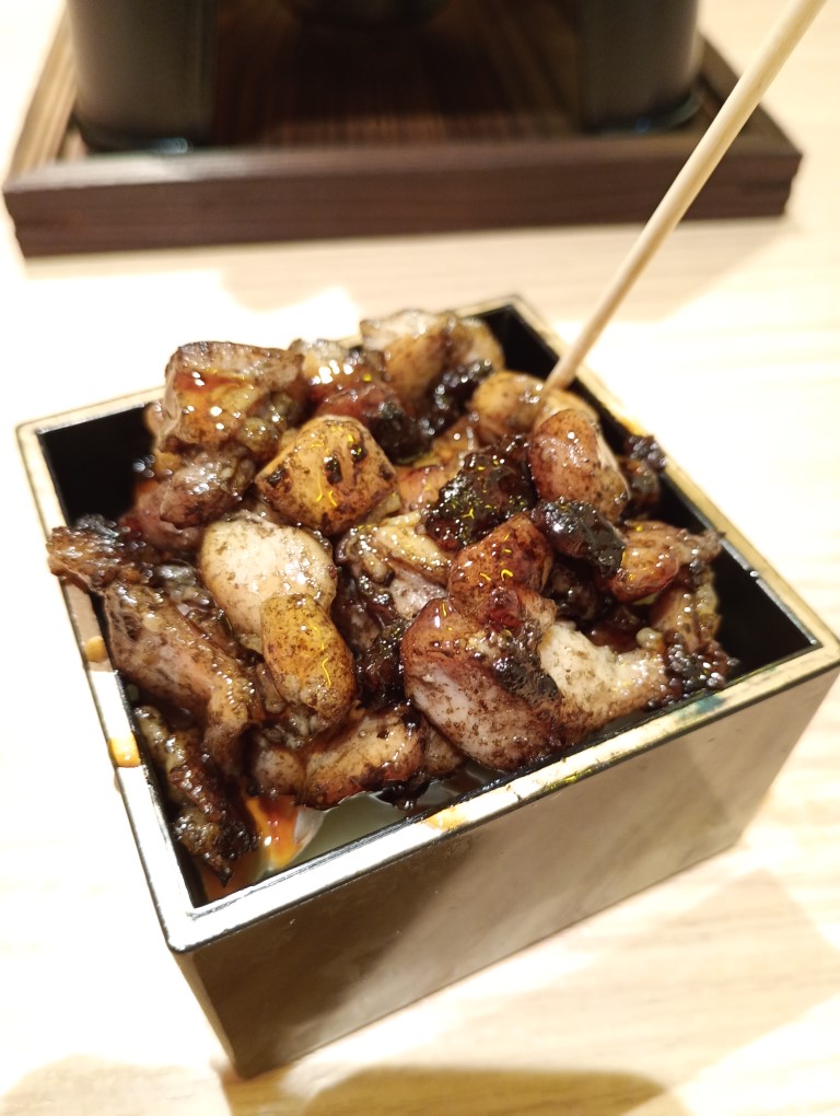 串とメシにはサケキタル。小倉駅店 升焼鳥 もも