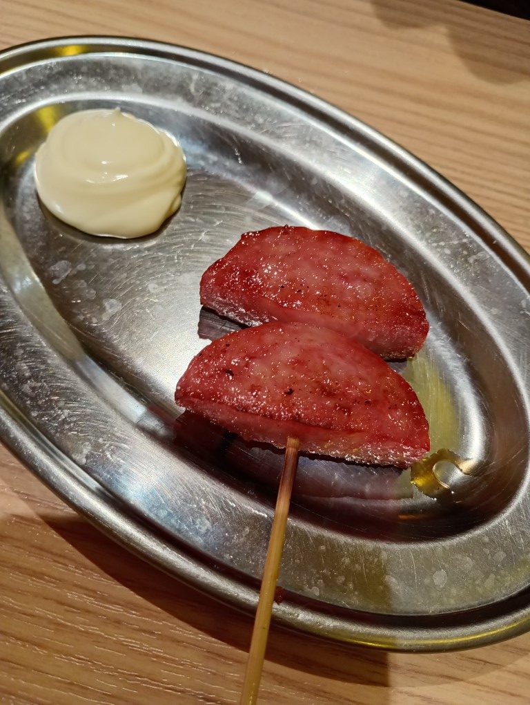 串とメシにはサケキタル。小倉駅店 雲仙ハム