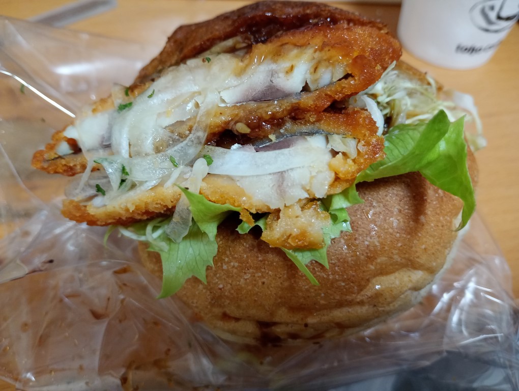 ラ ブリオッシュ　博多リバレイン　アジフライバーガー