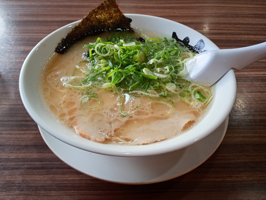 博多とんこつらーめん 新蔵 宇美本店　ラーメン