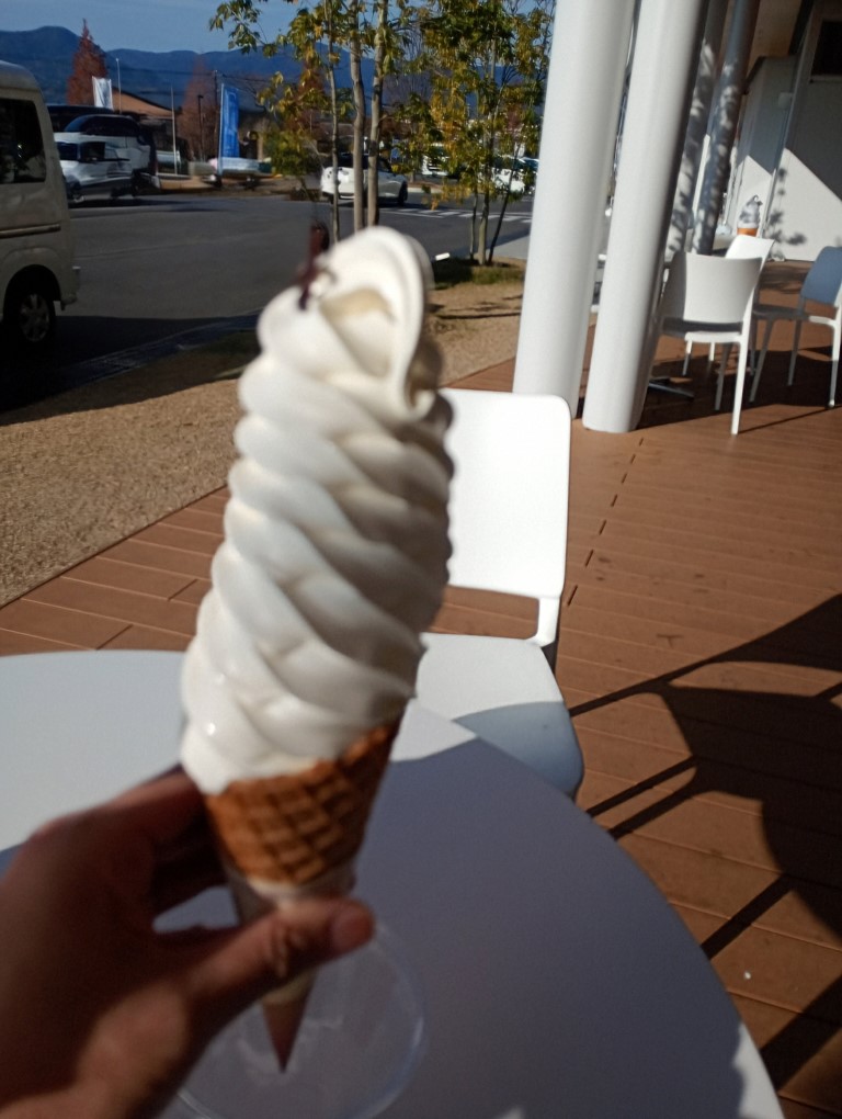 道の駅かみみね　ベアークリーム　ながーいソフト
