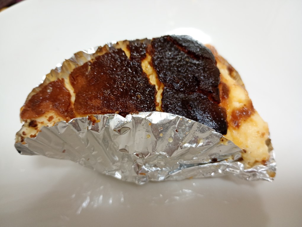 渓月堂　田川伊田　バスクチーズケーキ