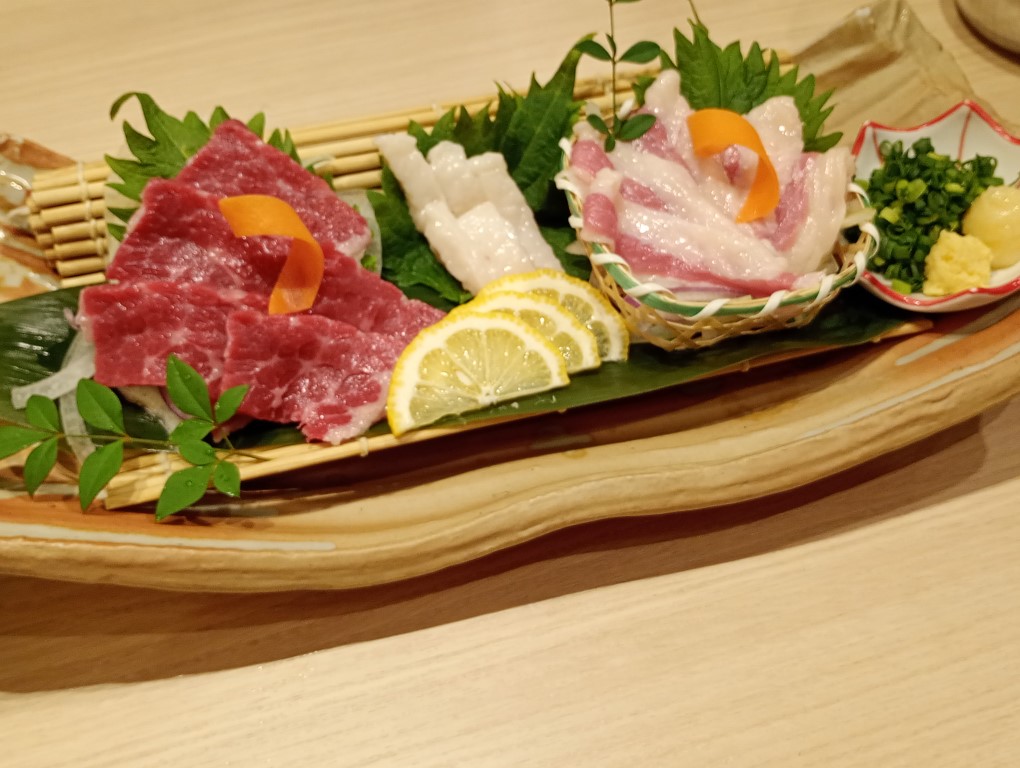 博多もつ鍋 いっとく家 キャナルシティ博多前店　馬刺し