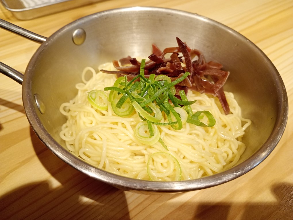 ぎょらん亭大名店 北九州 ラーメン カウンター 替え玉