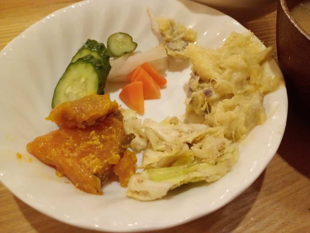 ファーマーズレストランはなや　博多駅　サラダ