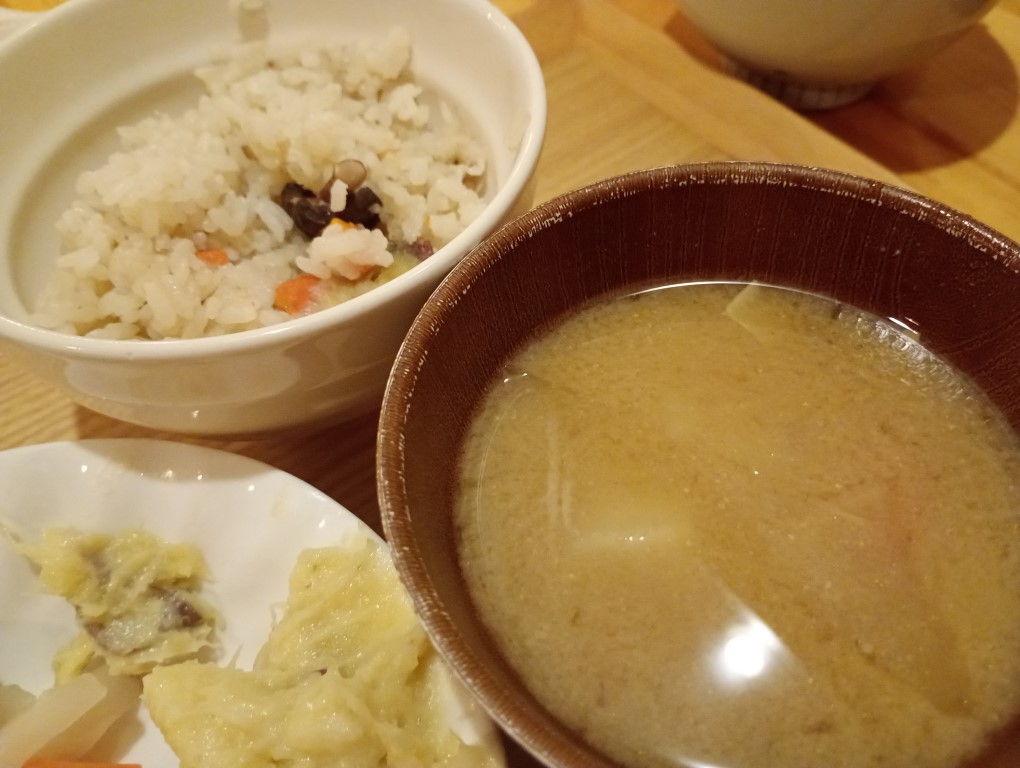 ファーマーズレストランはなや　博多駅　味噌汁