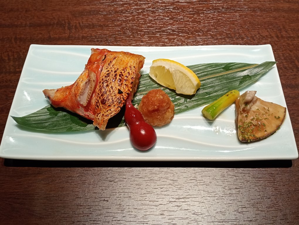 おもてなし いろり寿し　博多駅　キンキ