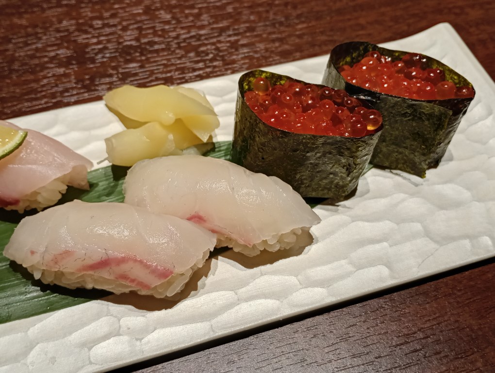 おもてなし いろり寿し　博多駅　鮨　いくら