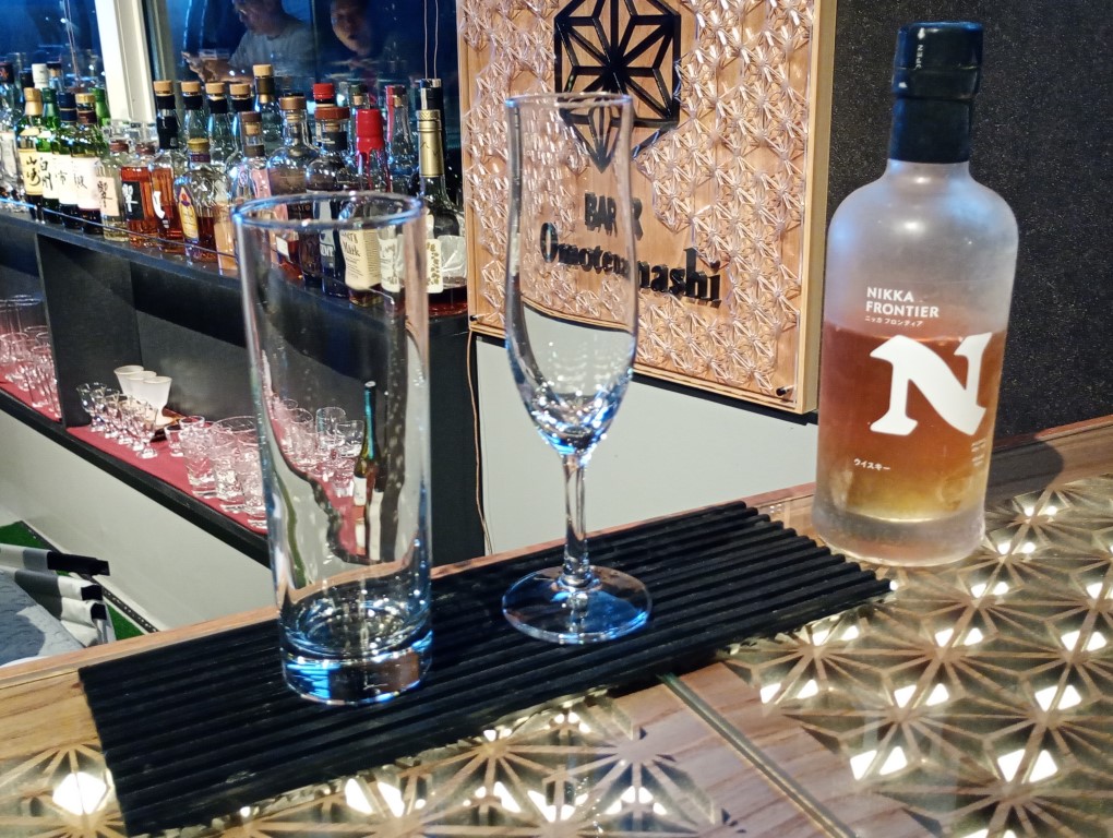 bar omotenashi 博多駅　グラス