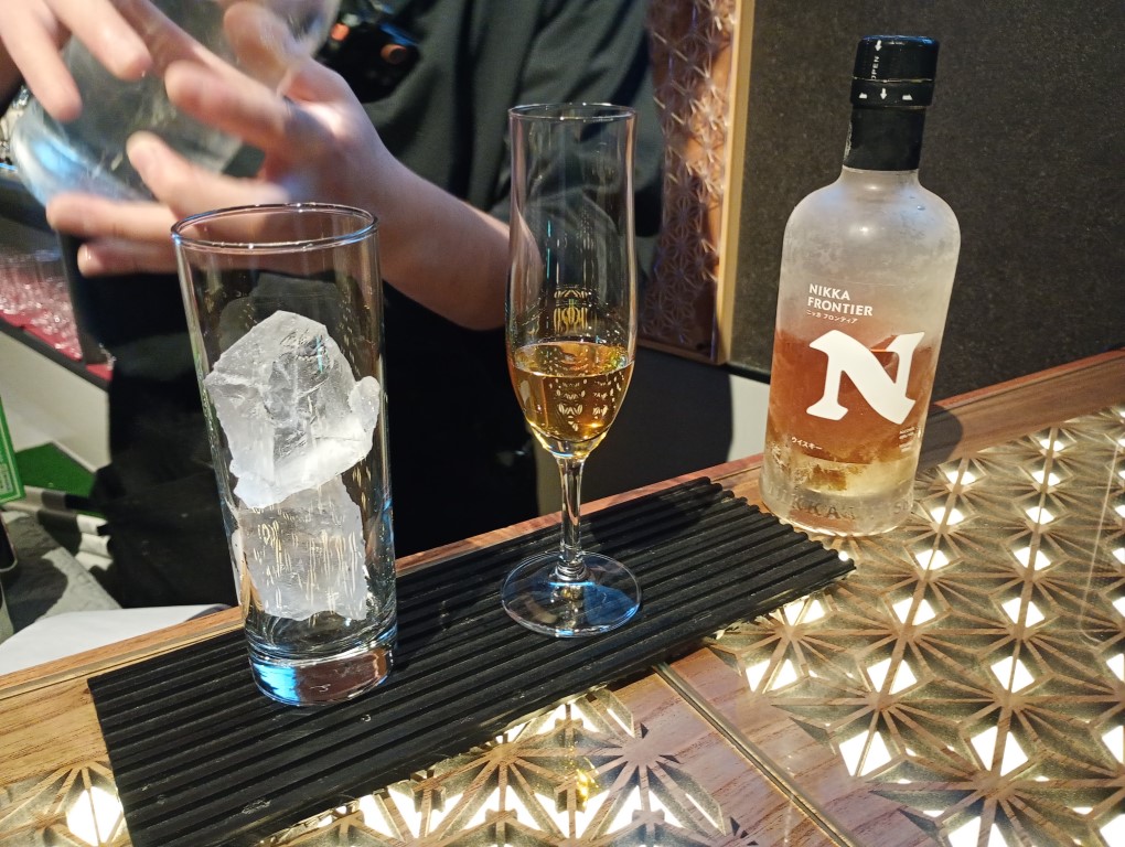 bar omotenashi 博多駅　氷のないハイボール