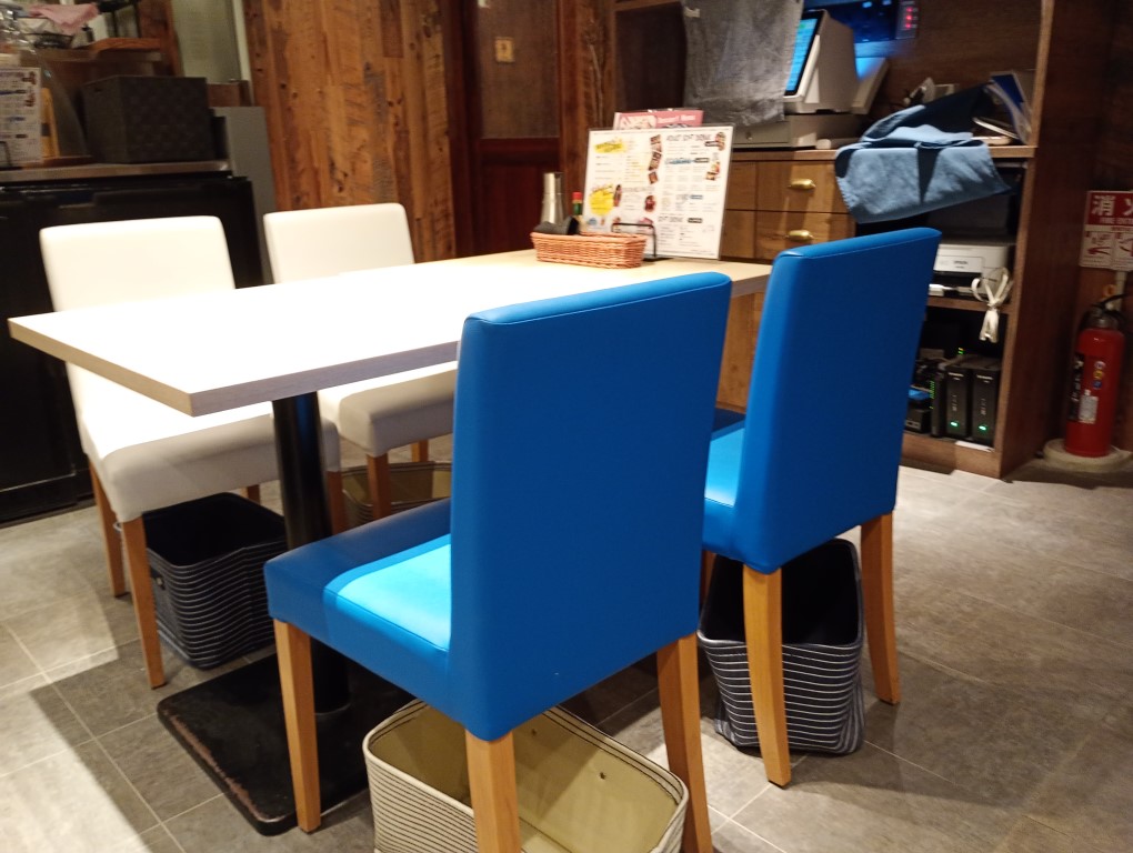 MICHI FISH&OYSTER 天神大名店　テーブル