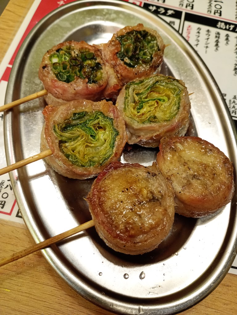 串とメシにはサケキタル。天神駅前店　レタス　えのき　ネギ