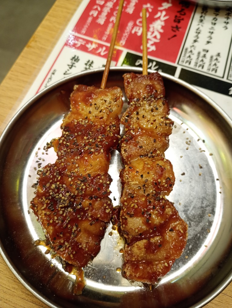 串とメシにはサケキタル。天神駅前店　バリとん焼き黒