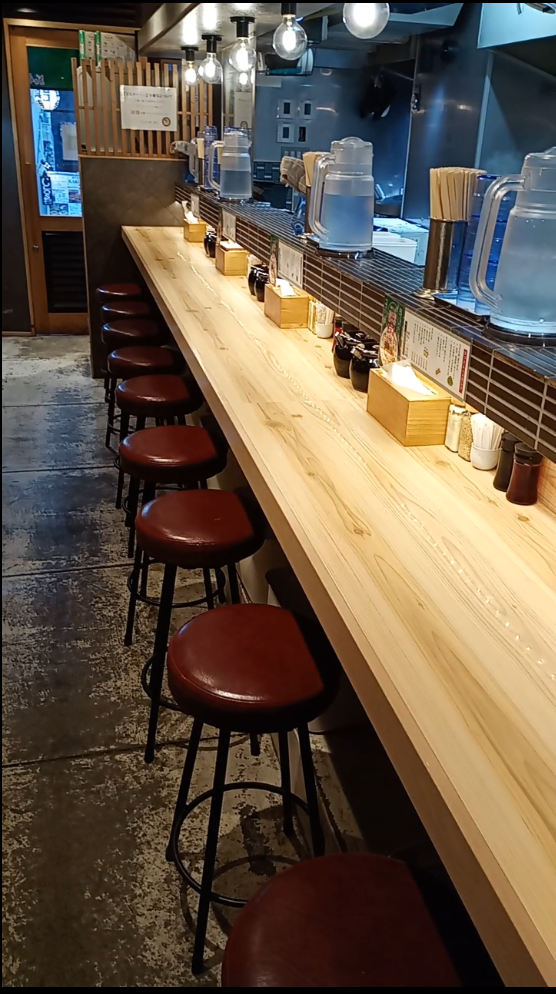 ぎょらん亭大名店 北九州 ラーメン カウンター