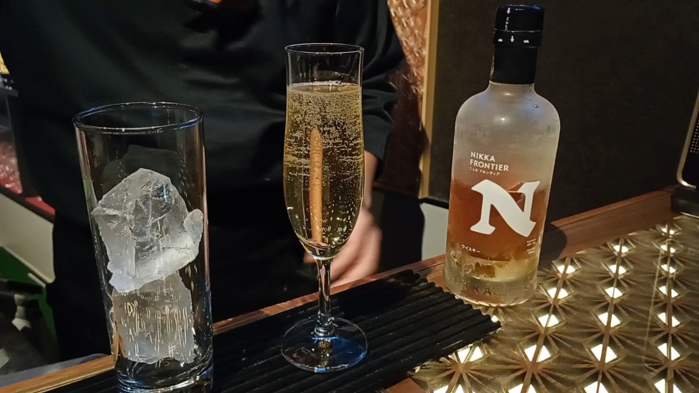 bar omotenashi 博多駅　氷のないハイボール