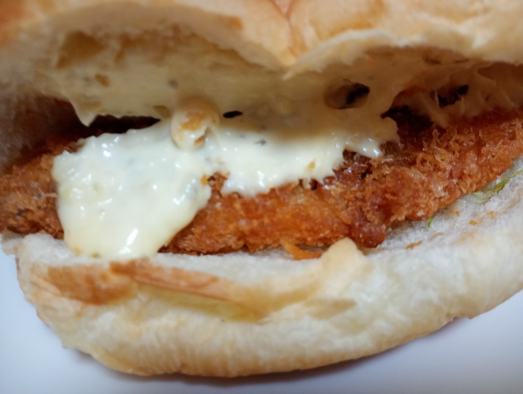 ベーカリーハカタ　平尾　フィッシュ　中