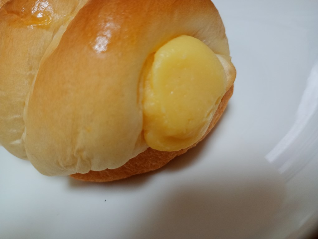 ベーカリーハカタ　平尾　コロネ　カスタード