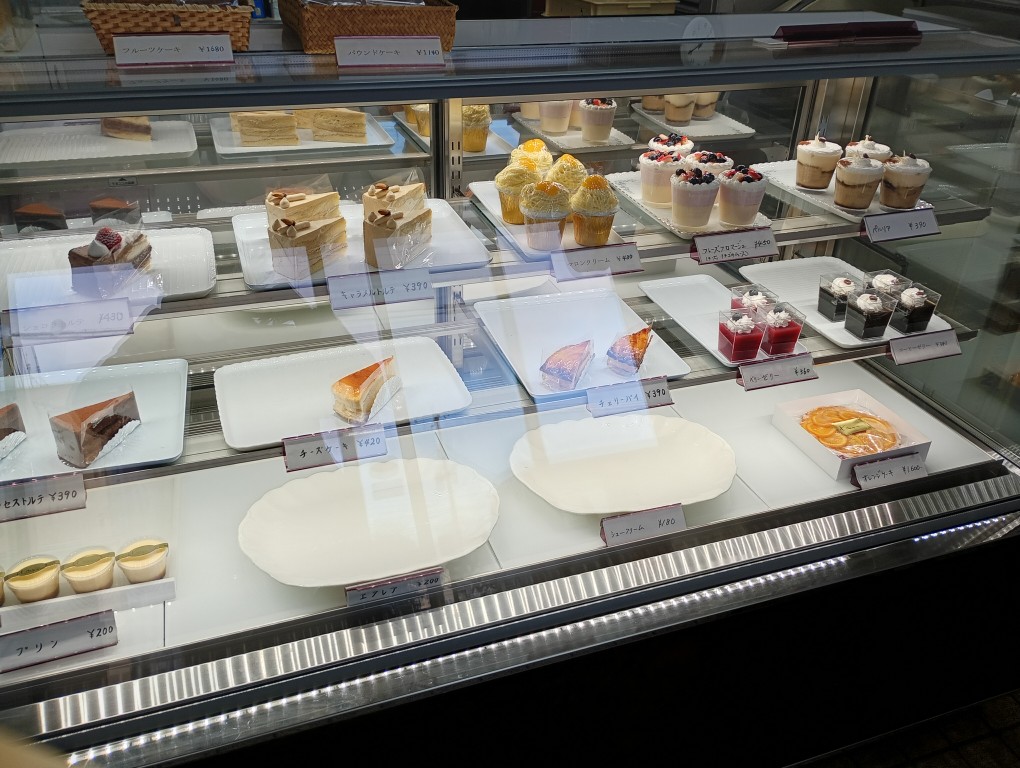 北九州　八幡　カワグチ洋菓子祇園　ショーケース