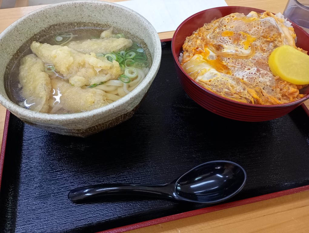 太宰府　ココちゃんうどん　うどんカツ丼普通サイズ